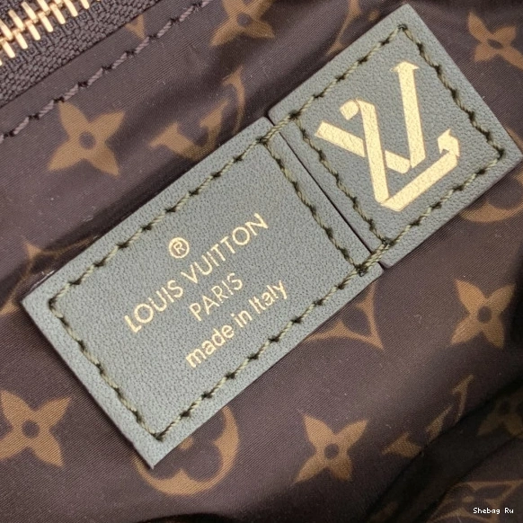 25 LOUIS VUITTON SPEEDY BANDOULIÈRE 0814